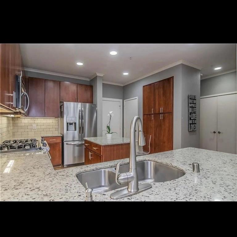 4319 Bowser Avenue 105