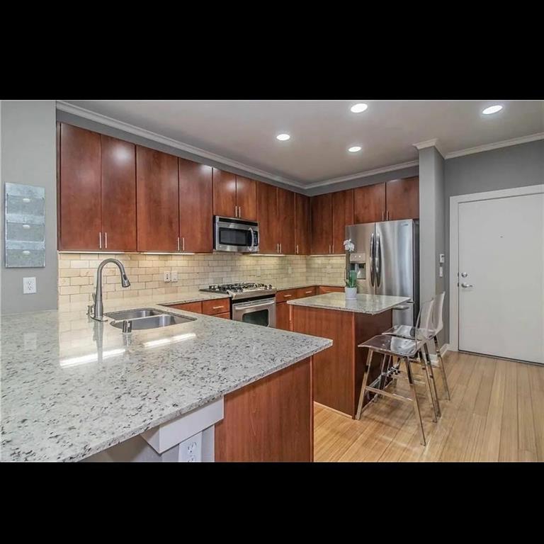 4319 Bowser Avenue 105