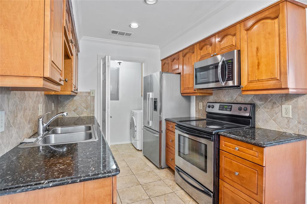 Cedar Creek Twnhms - Residential