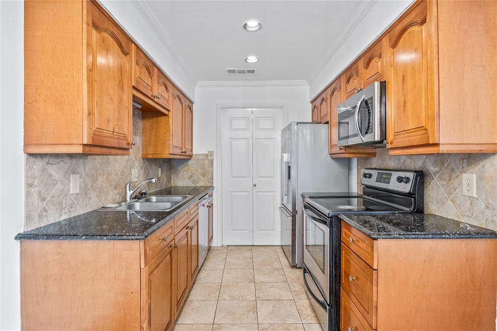 Cedar Creek Twnhms - Residential