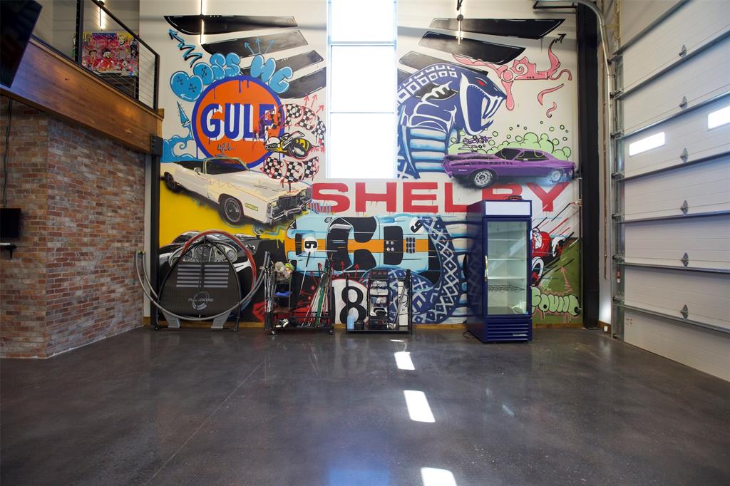 1725 N HWY 377 201 &