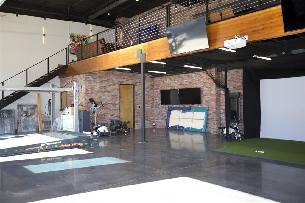 1725 N HWY 377 201 &