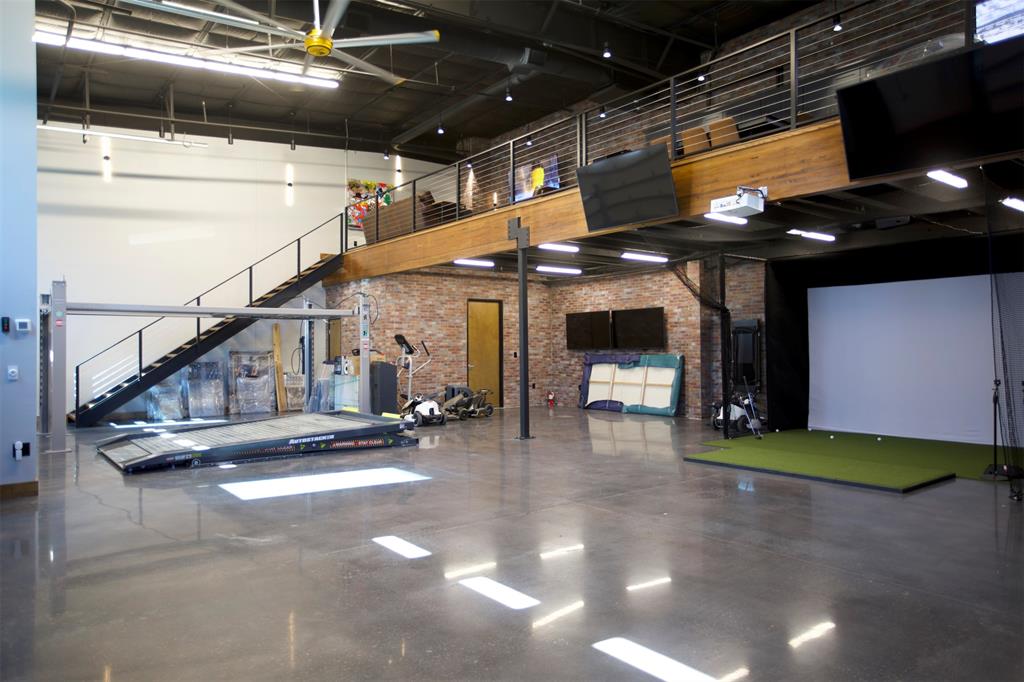 1725 N HWY 377 201 &