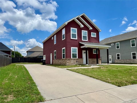 Photo of 3322 Pickett Street, Greenville, TX 75401 (MLS # 21298202)