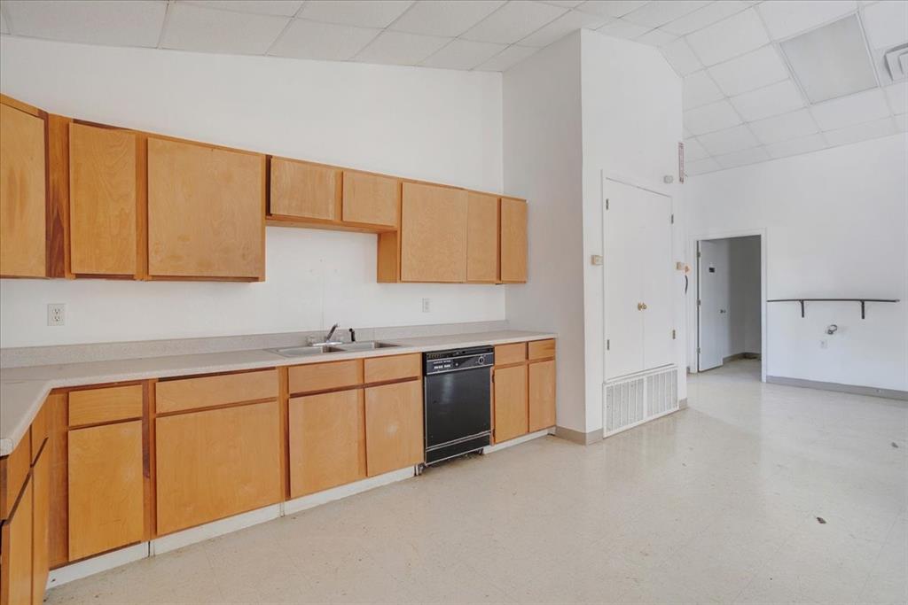 na - Commercial Sale