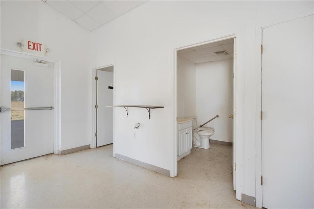 na - Commercial Sale