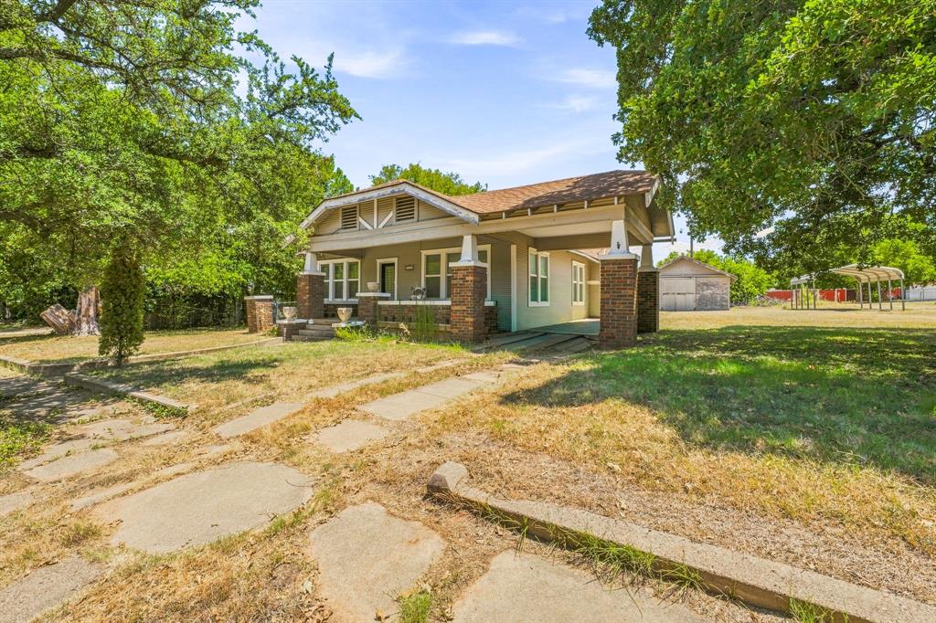 Photo of 125 S Bell Street, De Leon, TX 76444 (MLS # 21391726)