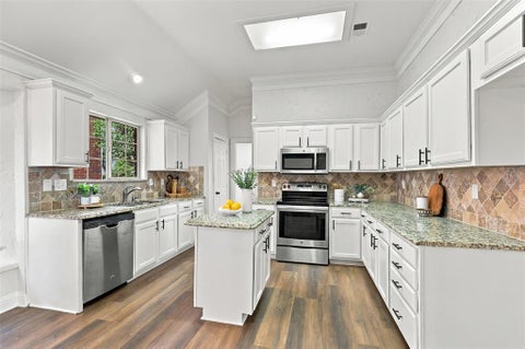Tiny photo for 2801 Buena Vista Court, Carrollton, TX 75007 (MLS # 21395217)