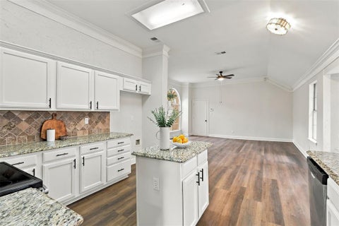 Tiny photo for 2801 Buena Vista Court, Carrollton, TX 75007 (MLS # 21395217)