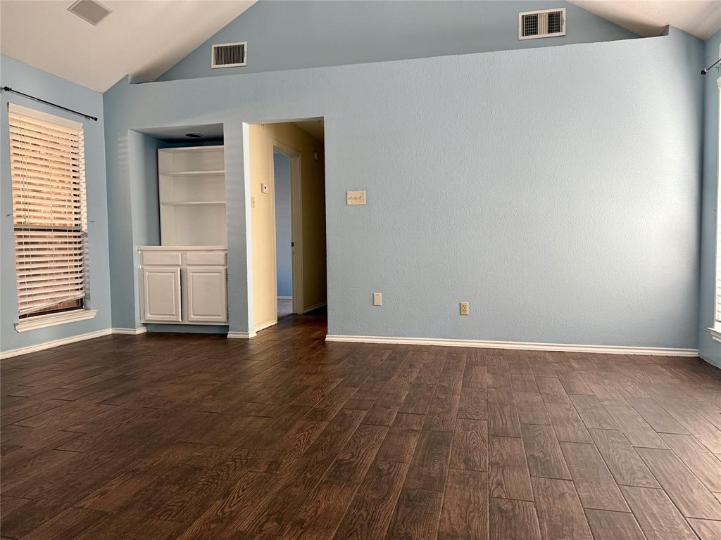 738 Red Oak Drive