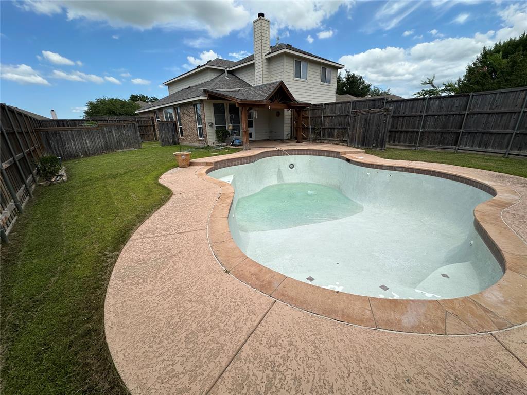2211 Fieldcrest Drive