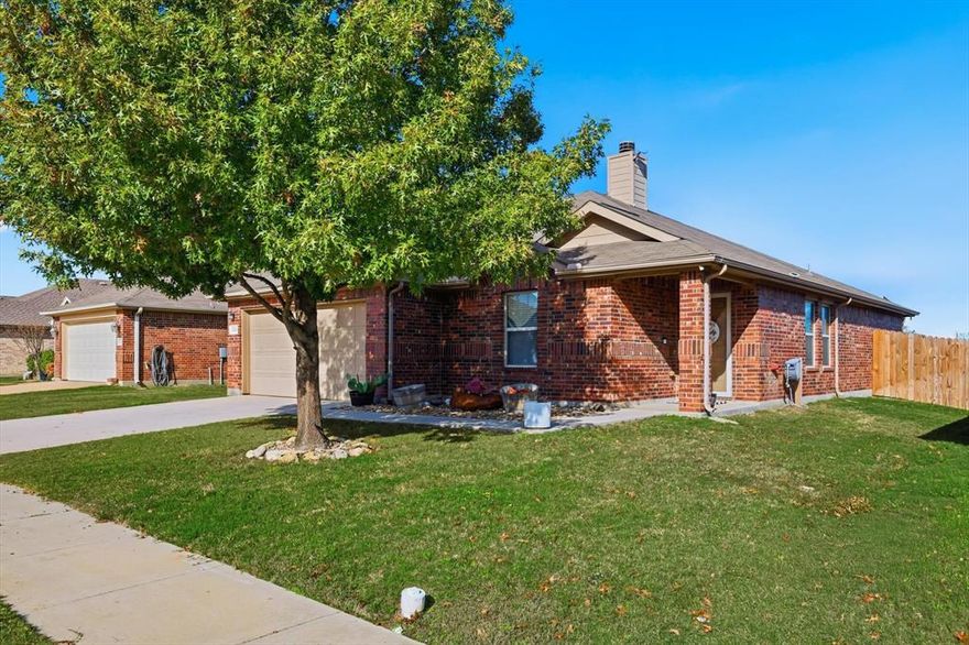 Beautifully Maintained Home Backing to a Fishing Pond – Modern Comfort & Peaceful Views!
Welcome to this charming, move-in-ready 3-bedroom, 2-bathroom home offering a perfect blend of open-concept living, modern updates, and a relaxing setting with no rear neighbors. Backing to a fishing pond, this home delivers both comfort and privacy in a quiet, well-kept neighborhood.
Step inside to an inviting floor plan filled with natural light, featuring a spacious living room that flows seamlessly into the kitchen and dining areas — ideal for hosting, entertaining, or unwinding at home. The kitchen includes updated stainless-steel appliances and a smart, functional layout designed for everyday convenience.
The private primary suite features a generous bedroom, walk-in closet, and en-suite bath. Two additional bedrooms offer flexibility for guests, family, office space, or hobbies.
Outside, enjoy your back patio overlooking water views. It’s the perfect spot for morning coffee, evening sunsets, or peaceful weekends.
Located just minutes from shopping, dining, schools, and the Texas Motor Speedway, this home offers everyday convenience with a serene backdrop.
Key Features:
Beautifully maintained home
Open-concept kitchen, living & dining areas
Updated stainless-steel appliances
Spacious primary suite with walk-in closet
Peaceful backyard with pond views
No rear neighbors
Minutes from shopping, dining, and entertainment
This home offers the perfect mix of modern living, quiet surroundings, and unbeatable location. Schedule your showing today!