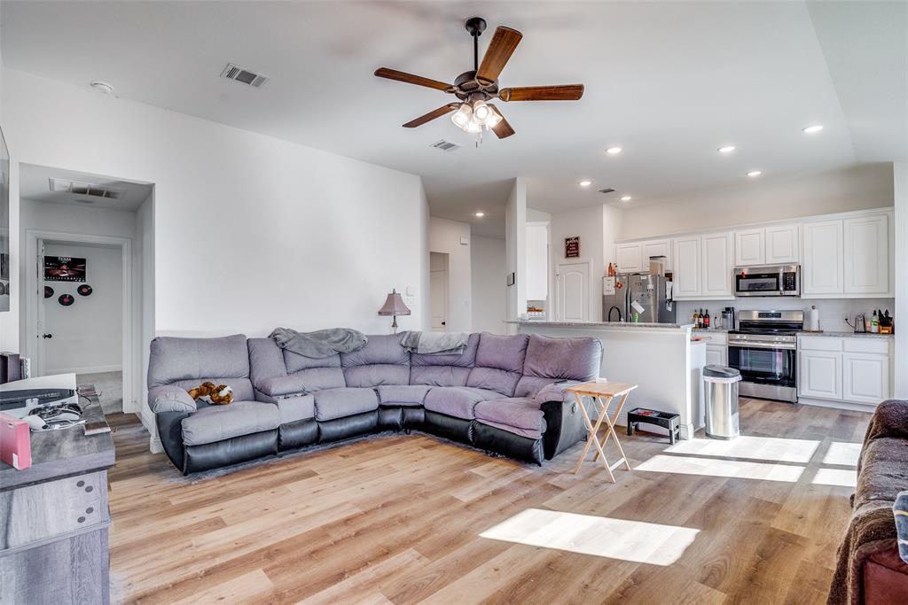 1402 Dry Creek Drive