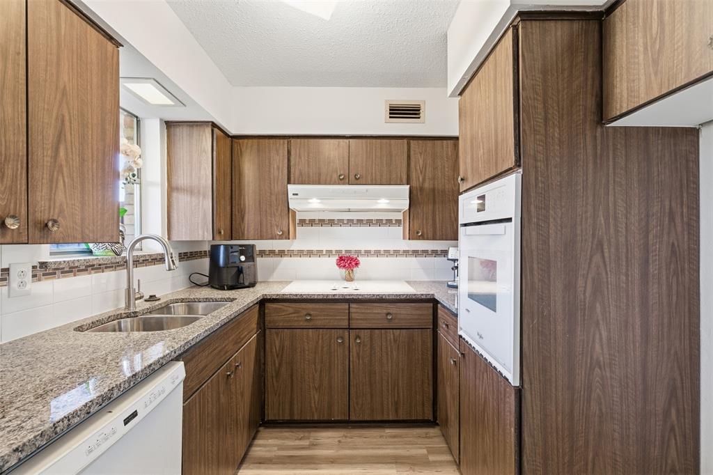 Sandhurst Plaza Condo - Residential