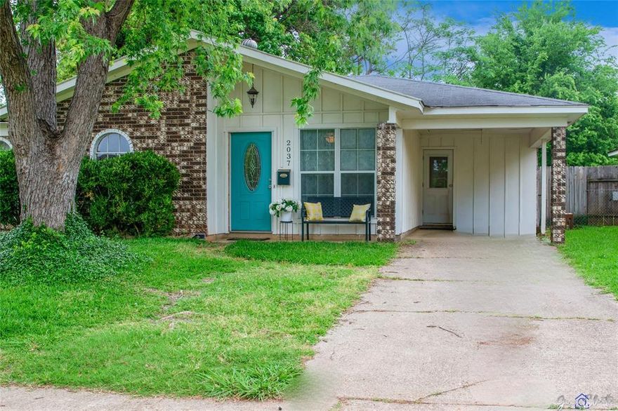 This charming 3-bedroom, 1-bathroom home offers the perfect blend of convenience and a prime location, situated just minutes from
Barksdale Air Force Base. A standout feature for qualified buyers is the VA assumable loan eligibility, providing a rare
opportunity for significant savings.
Inside, the kitchen boasts granite countertops and high-end custom cabinetry, complete with a built-in spice rack and a fold-out
mixer stand. The layout includes a large laundry room for extra organization and a fully fenced-in yard, perfect for pets or
weekend gatherings.
This home offers unbeatable value for first-time home buyers looking to stop renting, investors adding to their rental portfolio,
relocating military families new to the area, or for those looking to downsize from a larger property without sacrificing quality.
Call your favorite Realtor and schedule a private tour!
