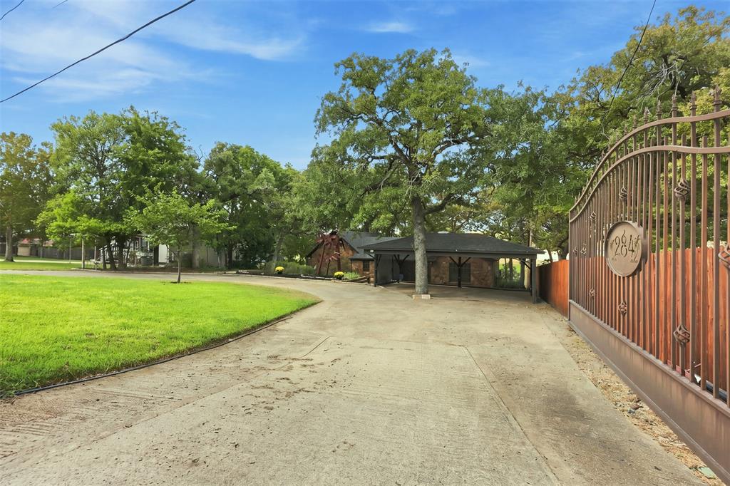 284 Shoreline Drive N