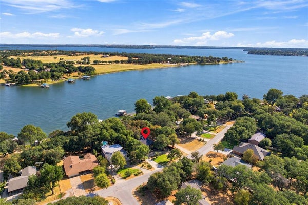 284 SHORELINE DR, AZLE, TX 76020 - Image f45ff1d4122b2233aeef9e5de2b9e598/3119598284