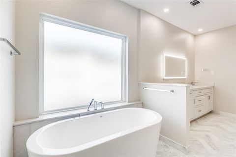 Tiny photo for 7018 Northwood Rd, Dallas, TX 75225 (MLS # 21086418)