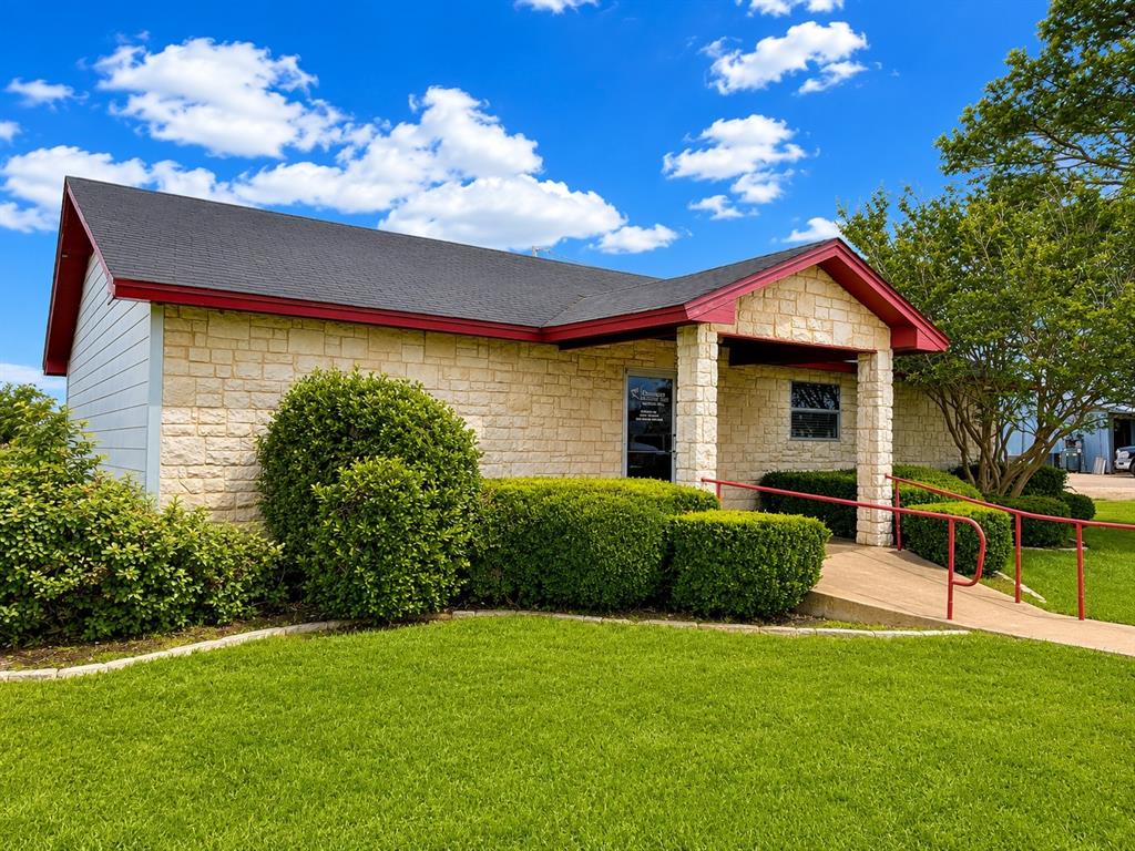213 S Bosque St, Whitney, TX 76692