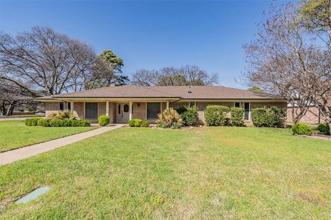 2415 Lakeview Circle Arlington TX 76013