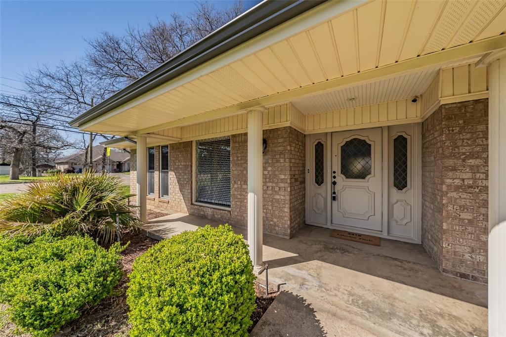 2415 Lakeview Circle