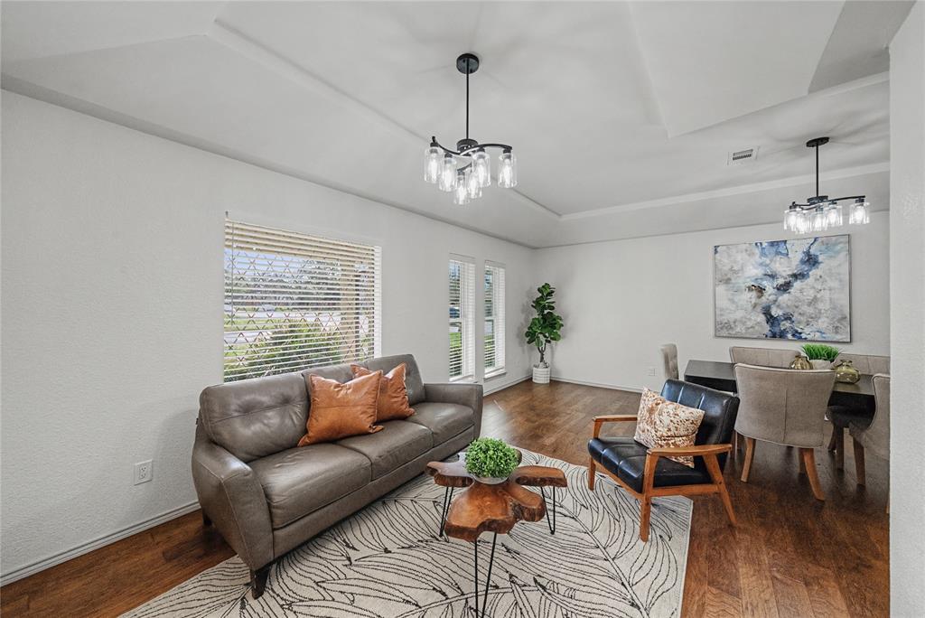 2415 Lakeview Circle