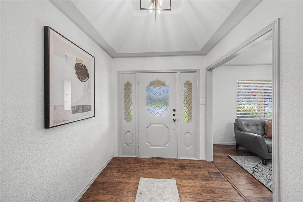 2415 Lakeview Circle