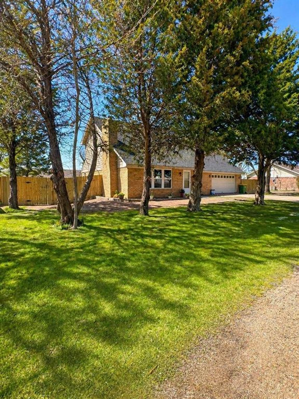 Photo of 104 Cedar Creek Drive, Groesbeck, TX 76642 (MLS # 21252073)