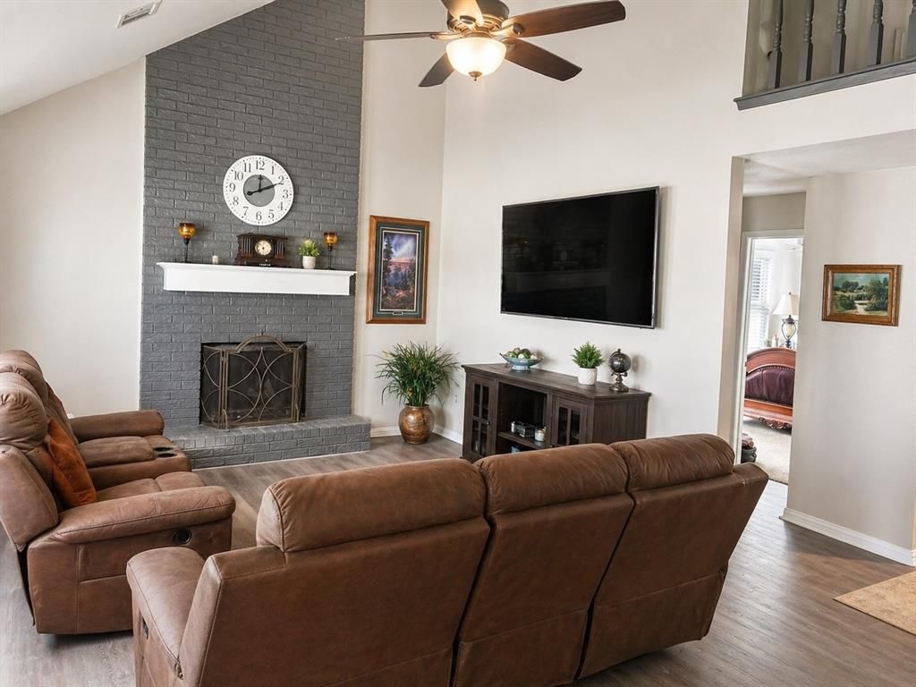 Photo of 104 Cedar Creek Drive, Groesbeck, TX 76642 (MLS # 21252073)