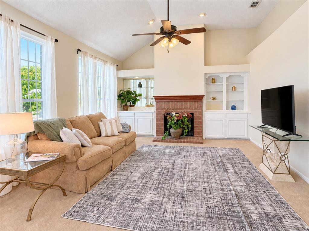 1086 Woodbriar Drive