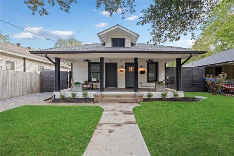 Photo of 714 Melba Street, Dallas, TX 75208 (MLS # 21390415)