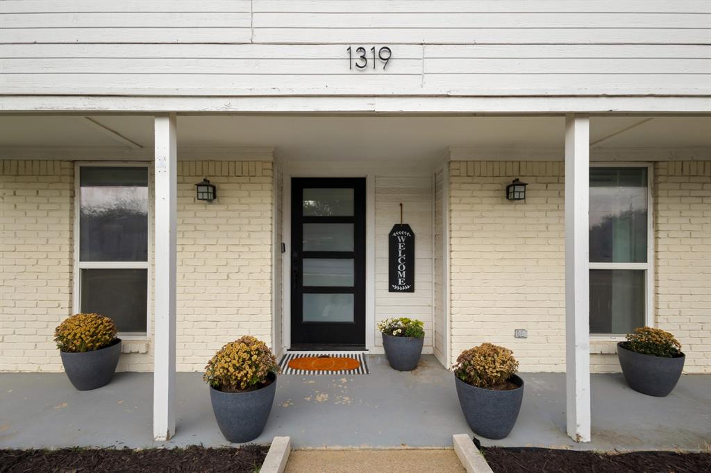 1319 Brazos Boulevard