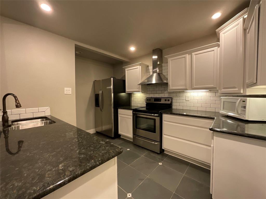 Wellington Place I Condos - Residential Lease