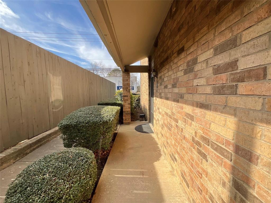 Wellington Place I Condos - Residential Lease