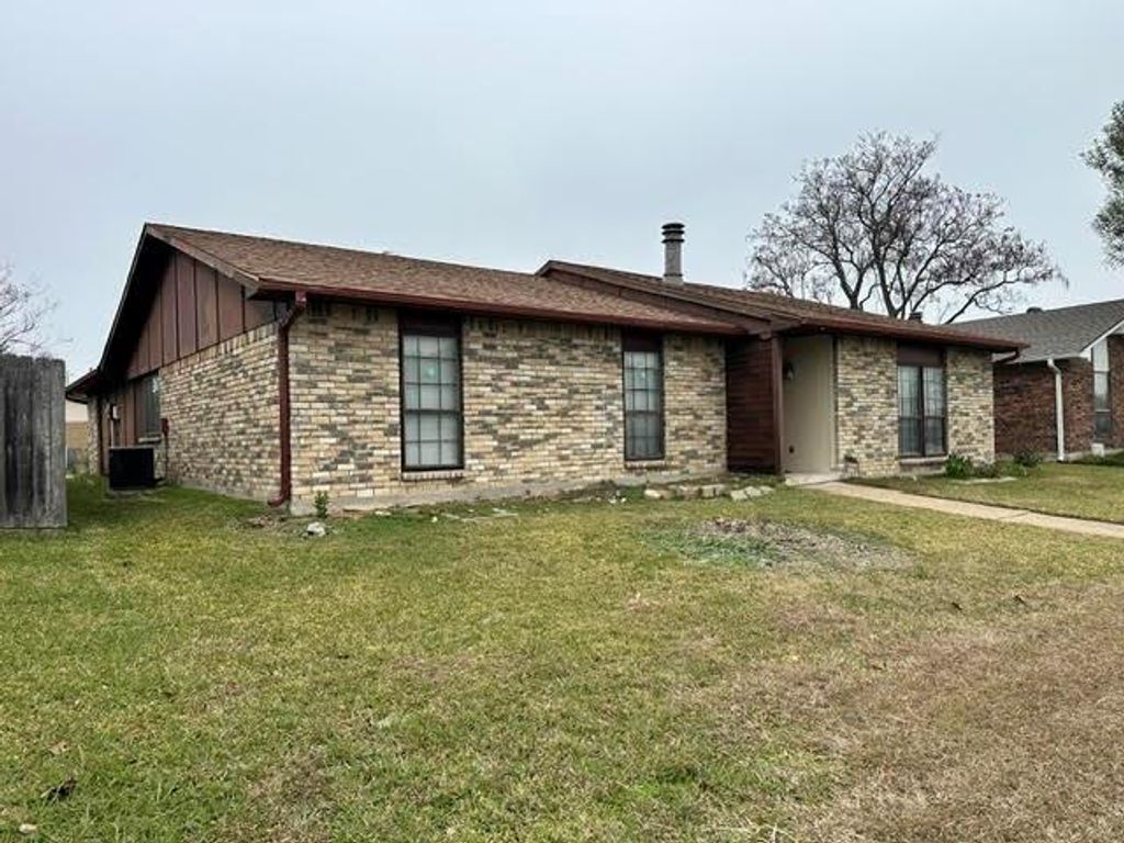 Photo of 3413 Apollo Road, Garland, TX 75044 (MLS # 21127409)