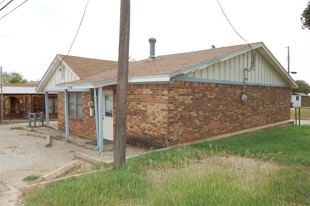 1714 State Highway 16 S