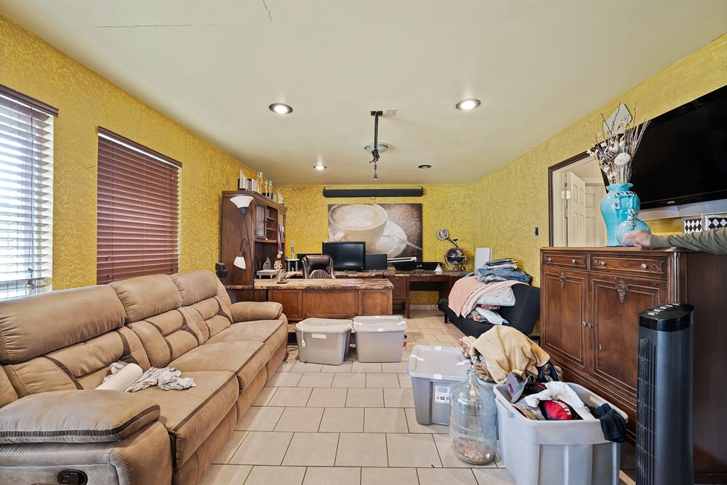 A-173 J CRUMP 25 acres - Residential