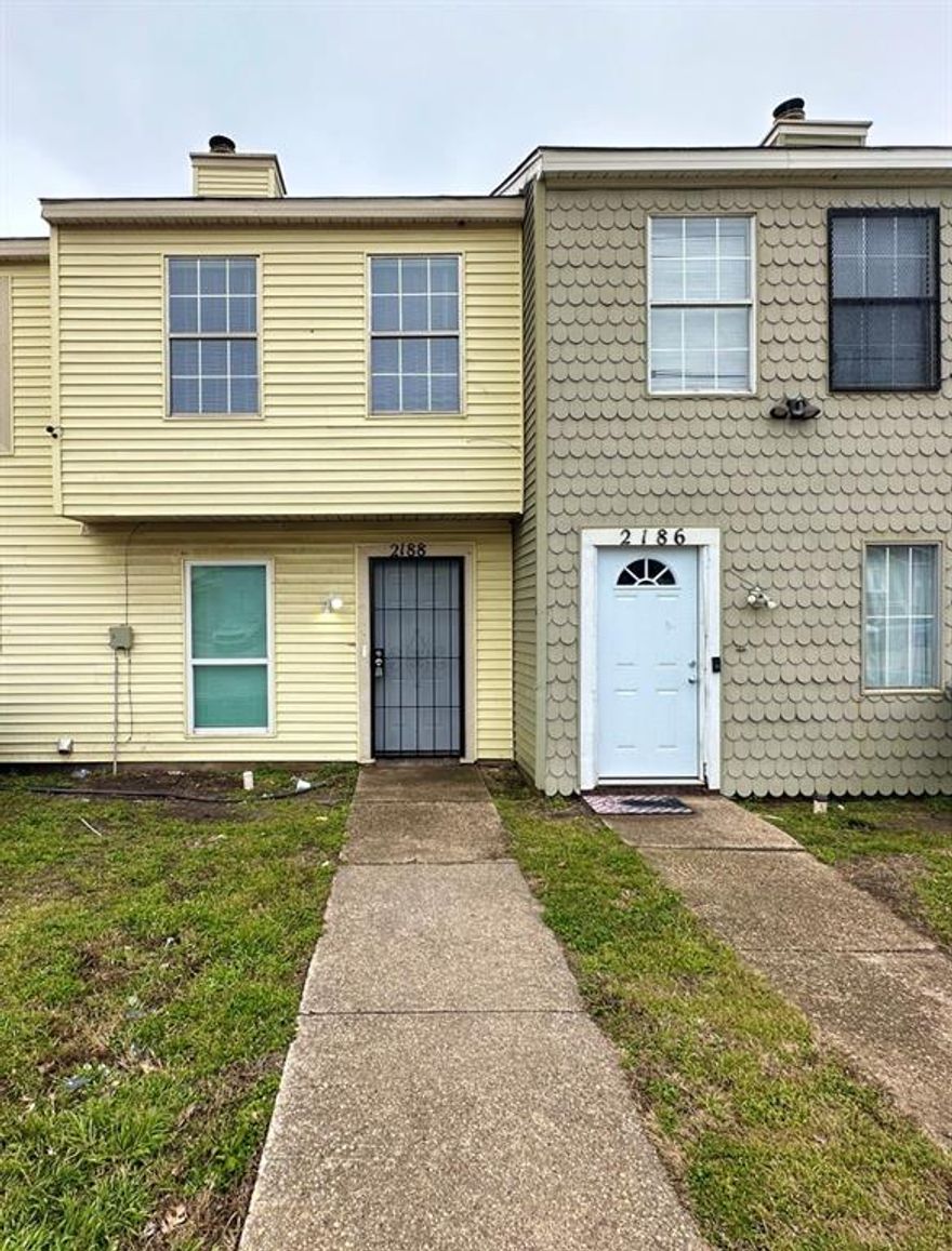 See 3D virtual tour! This is a bright and open 2-story townhome with a wonderful fireplace for entertaining, spacious bedrooms, and lots of closet space. Both bedrooms are upstairs.