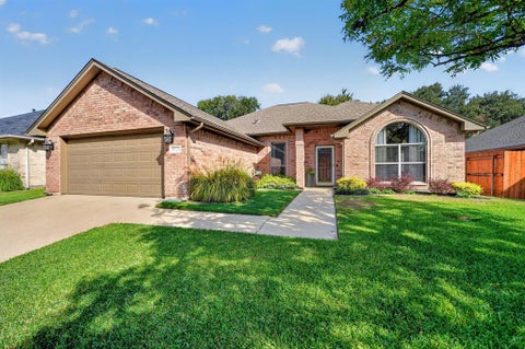 Photo of 3625 Kodiak Court, Fort Worth, TX 76137 (MLS # 21408903)