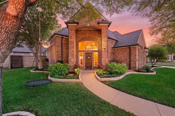 2736 WOODBRIDGE DR, HURST, TX 76054 - Image f4a802d45aa8b48f2cd9afafd9ddc84d/2740205588