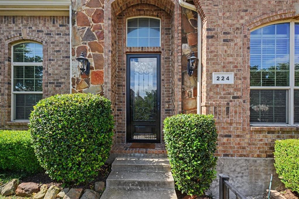 Photo of 224 Carrington Lane, Lewisville, TX 75067 (MLS # 21302884)