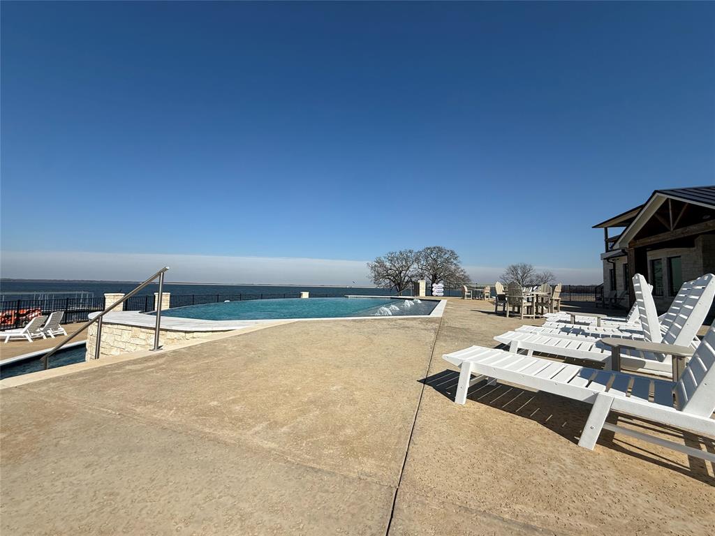 The Peninsula - Land