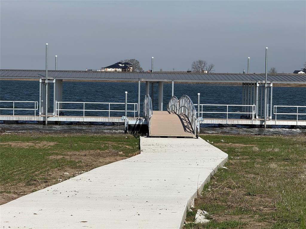 The Peninsula - Land