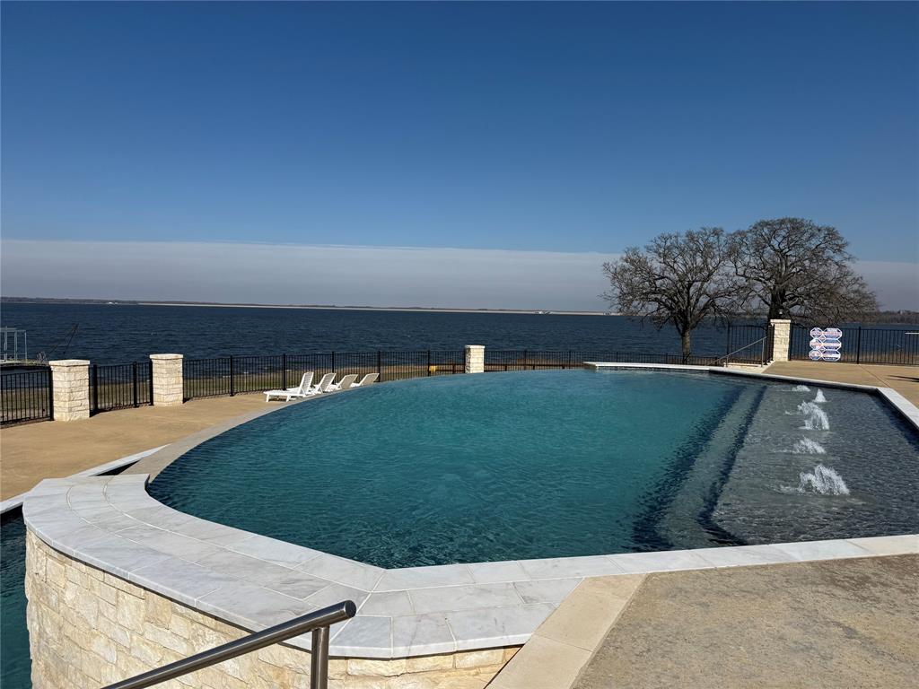 The Peninsula - Land