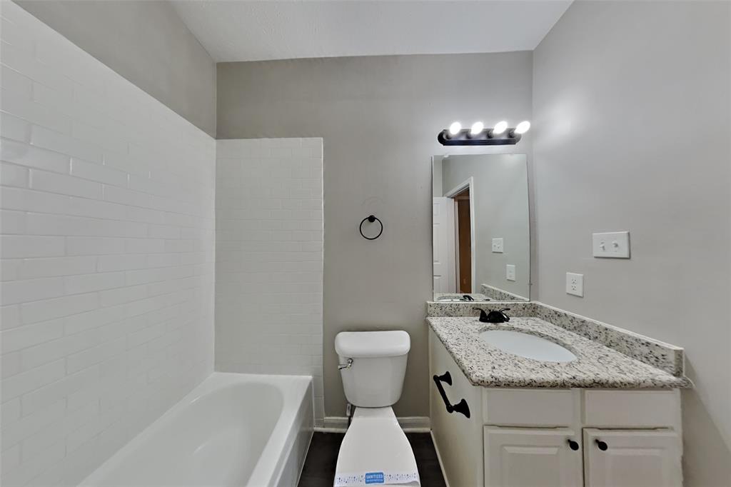 Lakes Of Highland Oaks The - Residential Lease