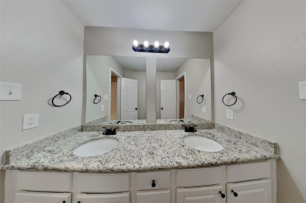 Lakes Of Highland Oaks The - Residential Lease