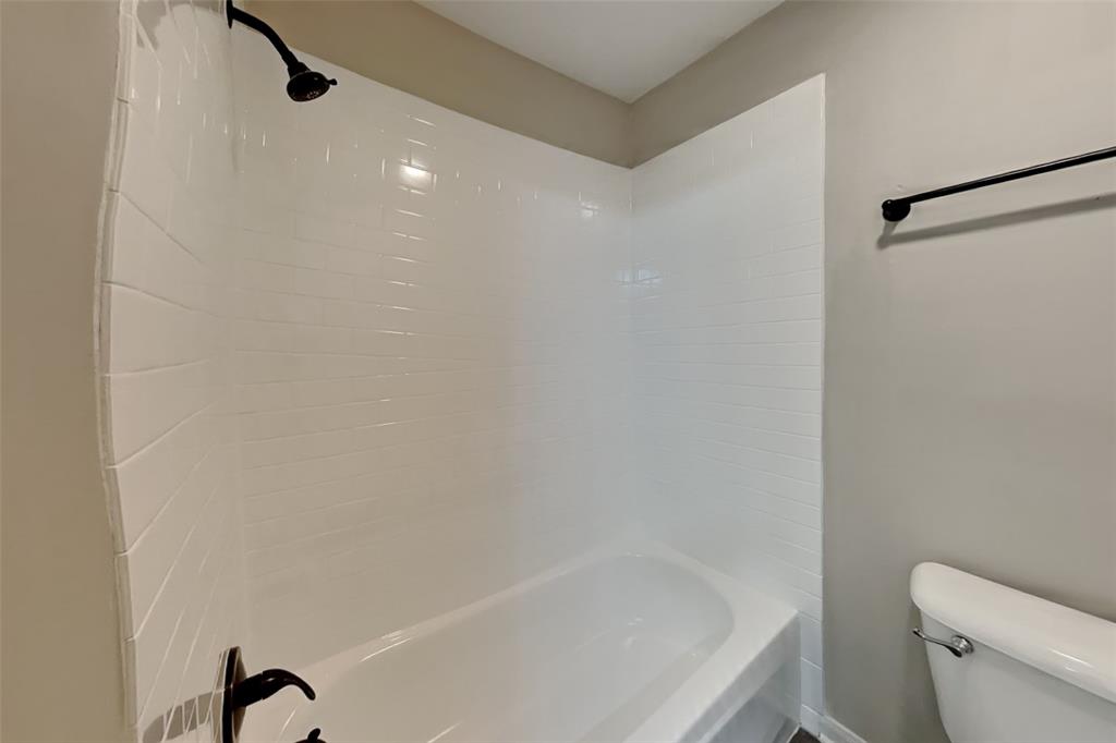 Lakes Of Highland Oaks The - Residential Lease