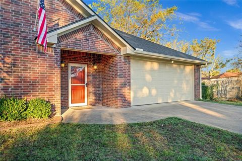 A home in Lindale