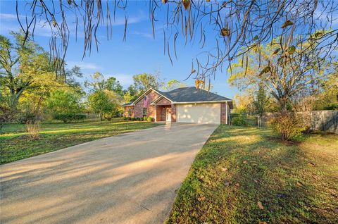 A home in Lindale