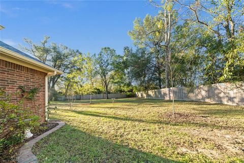 A home in Lindale